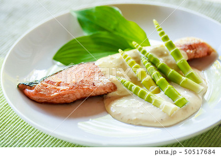 サクラマスの味噌クリームソース山菜添え サクラマスの味噌クリームソース山菜添え 50517684