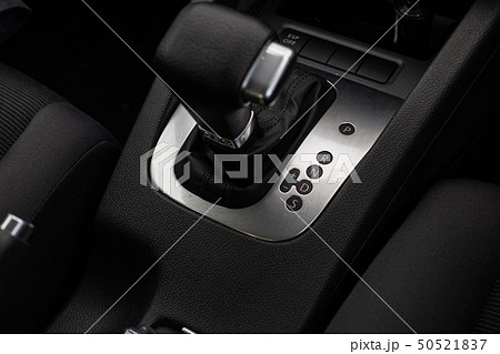 オートマ車のトランスミッションシフトレバー 50521837
