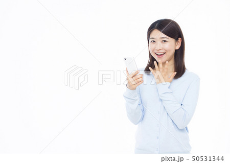 30代女性 スマホ 50531344