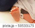 新生児の右足	 50533175