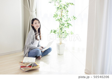 女性 パソコン 女性 パソコン 50540206