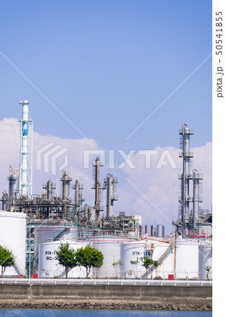 四日市工場風景 蒸留塔とタンク　 ＫＨネオケム 四日市工場 50541855