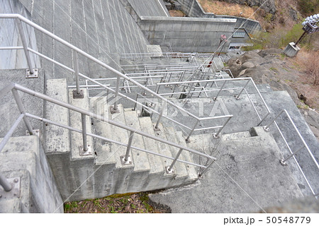 ダム点検用の階段 50548779