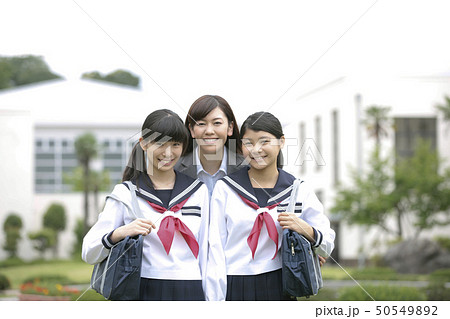 笑顔の先生と女子校生 笑顔の先生と女子校生 50549892