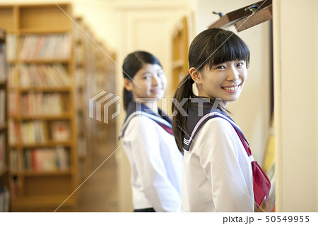 笑顔の女子校生 50549955