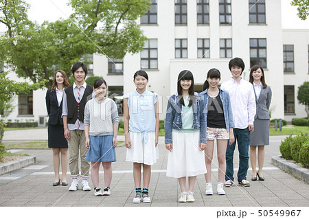 笑顔の学生と先生 笑顔の学生と先生 50549967