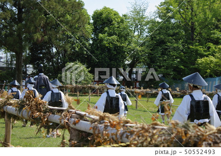 京都、上賀茂神社の賀茂競馬のコースを見廻る警固衆です 京都、上賀茂神社の賀茂競馬のコースを見廻る警固衆です 50552493