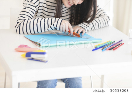 女性　作業　クラフトワーク 50553003