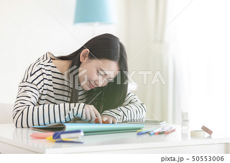 女性 作業 クラフトワーク 女性 作業 クラフトワーク 50553006