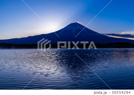 【静岡県】富士山　田貫湖の夜明け 50554294
