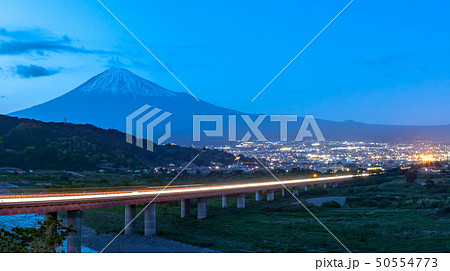富士川サービスエリアから見た富士山 夜景 富士川サービスエリアから見た富士山 夜景 50554773