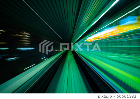 夜の走行中のゆりかもめ 50561532