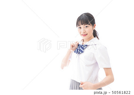 制服を着る女子学生 50561822