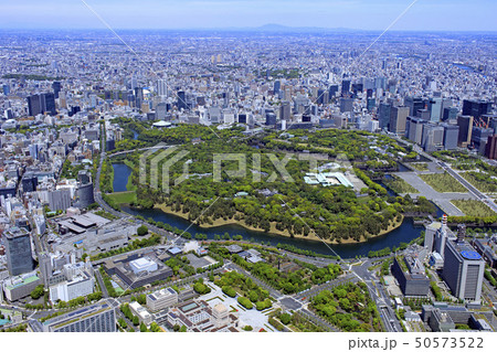 新緑の皇居全景／官庁街 50573522