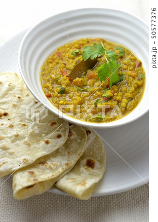 ダル/レンズ豆のカレーとチャパティ ダル/レンズ豆のカレーとチャパティ 50577376