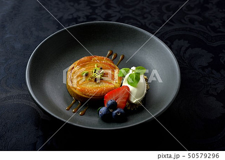 洋梨のタルト／デザートプレート 50579296