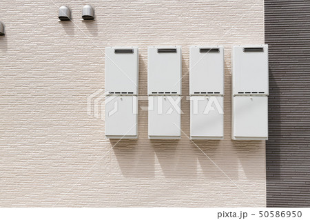 集合住宅の室外給湯器　壁掛けタイプ 50586950