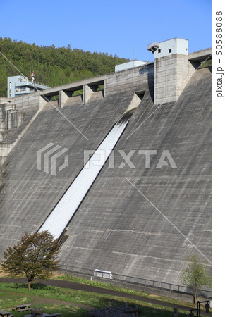 放水中の朝里ダム 放水中の朝里ダム 50588088