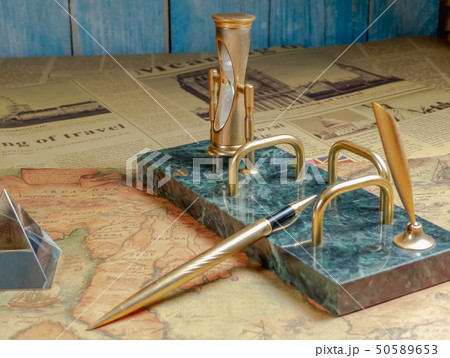 Desktop writing set with an hourglass with a marbl 50589653