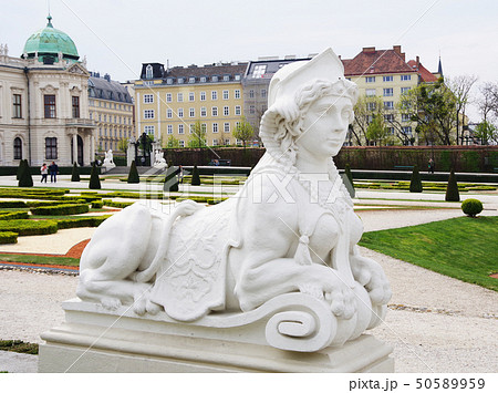 ウィーンのベルベデーレ宮殿 庭園スフィンクス ウィーンのベルベデーレ宮殿 庭園スフィンクス 50589959