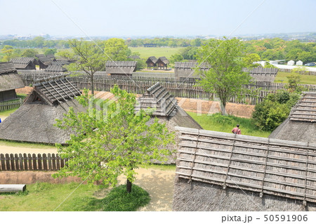 吉野ヶ里遺跡　横構図　竪穴住居 50591906