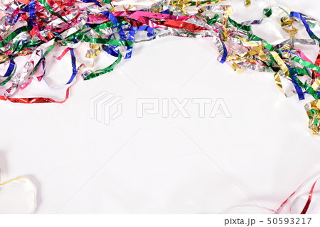 クラッカーの中身と白背景 クラッカーの中身と白背景 50593217