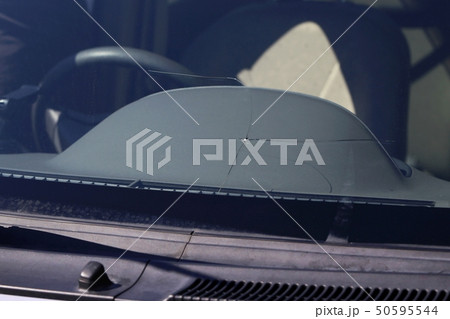 飛び石によるフロントガラスの損傷 飛び石によるフロントガラスの損傷 50595544