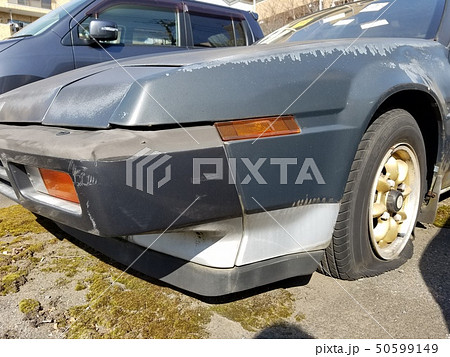 放置された古い自動車 50599149