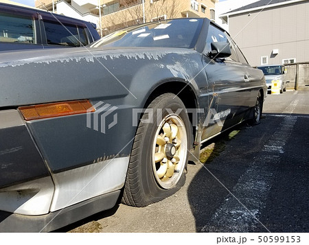 放置された古い自動車 50599153