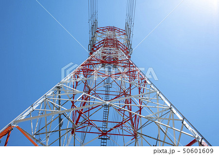 爽やかな青空と送電線の鉄塔 爽やかな青空と送電線の鉄塔 50601609
