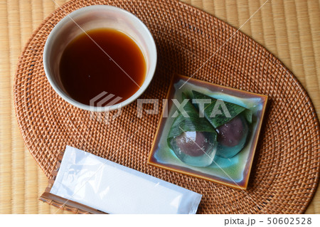 古民家カフェの葛饅頭とコーヒーセット(真上アングル) / 'kuzu manju' sweet 50602528