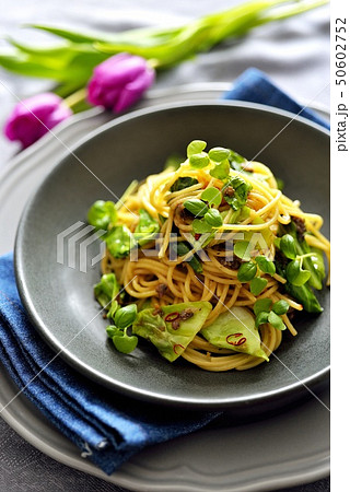 キャベツとアンチョビのパスタ キャベツとアンチョビのパスタ 50602752