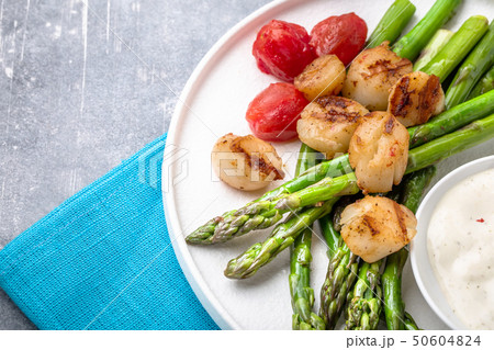 Grilled scallops with asparagus Grilled scallops with asparagus 50604824