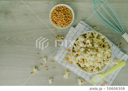 Popcorn in white bowl with pastel spoon, salt, Popcorn in white bowl with pastel spoon, salt, 50606308