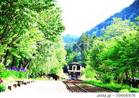 わたらせ渓谷鉄道上神梅ホームより下りディーゼル列車 50606976