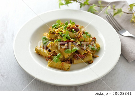 アンチョビとオリーブのパスタ アンチョビとオリーブのパスタ 50608841