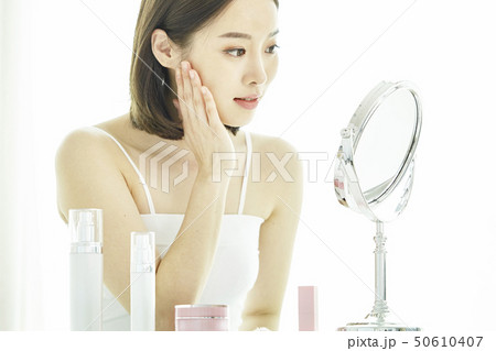 スキンケア 女性 女 50610407