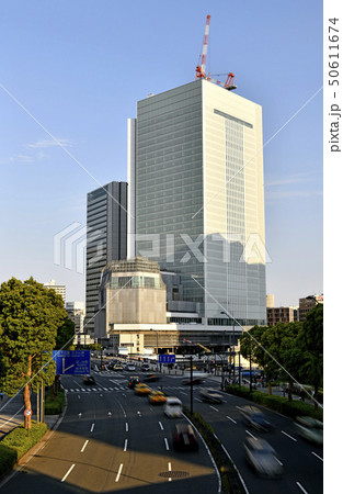 日本の横浜都市景観　横浜市新市庁舎などを望む 50611674