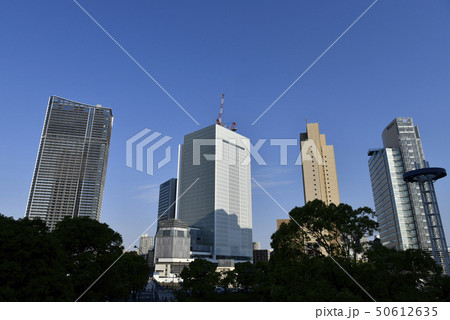 日本の横浜都市景観　横浜市新市庁舎などを望む 50612635