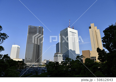 日本の横浜都市景観　横浜市新市庁舎などを望む 50612643
