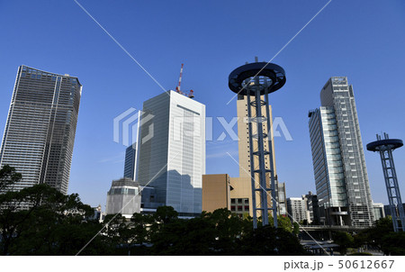 日本の横浜都市景観　横浜市新市庁舎などを望む 50612667