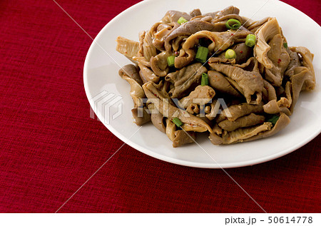 沖縄料理　豚中身イリチャー（豚中身の炒め物） 50614778