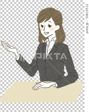 説明をするスーツ姿の女性 50619512