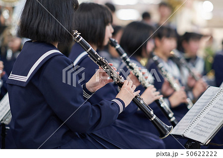 ブラスバンド 吹奏楽 フルート 中学生 高校生の写真素材