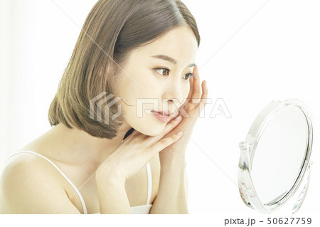 ビューティー スキンケア 若い女性 50627759