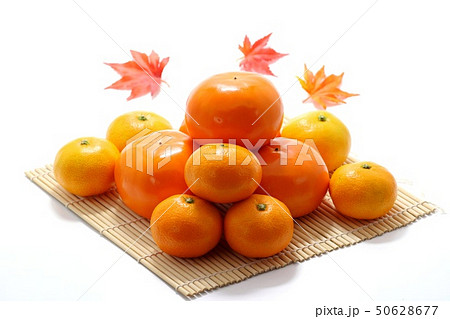 早生みかんと柿　秋の味覚 50628677