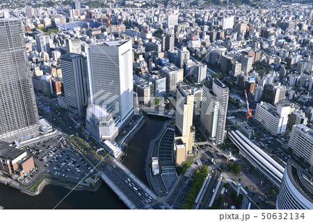 日本の横浜都市景観 横浜市新市庁舎などを望む(画面右下は桜木町駅) 日本の横浜都市景観 横浜市新市庁舎などを望む(画面右下は桜木町駅) 50632134