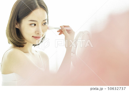 ビューティー スキンケア 若い女性 50632737