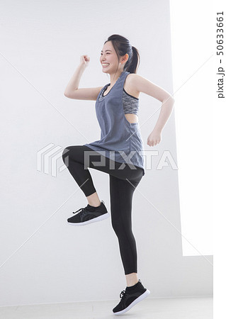 スポーツウェアの女性 50633661