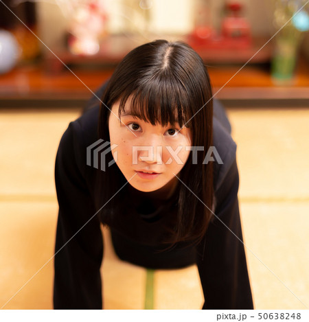 つつじの花束。18歳女性新人舞台役者あみちゃんが作り出す神秘的で優しく美しい世界。とてもかわいらしい 50638248